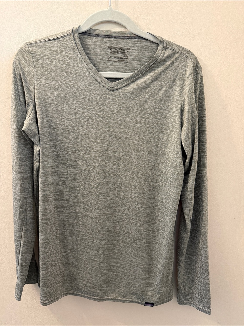 Patagonia Capilene Heather Gray V-Neck Baselayer Long Sleeve Top